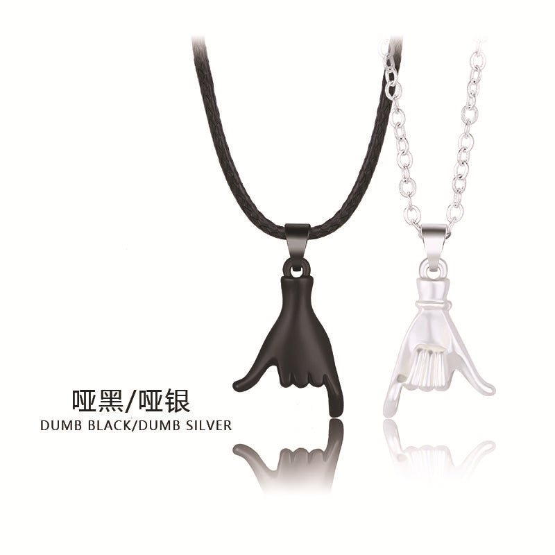 Pareja collar manos de promesa
